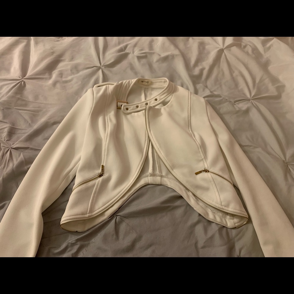 Too small - Picture 6 of 6